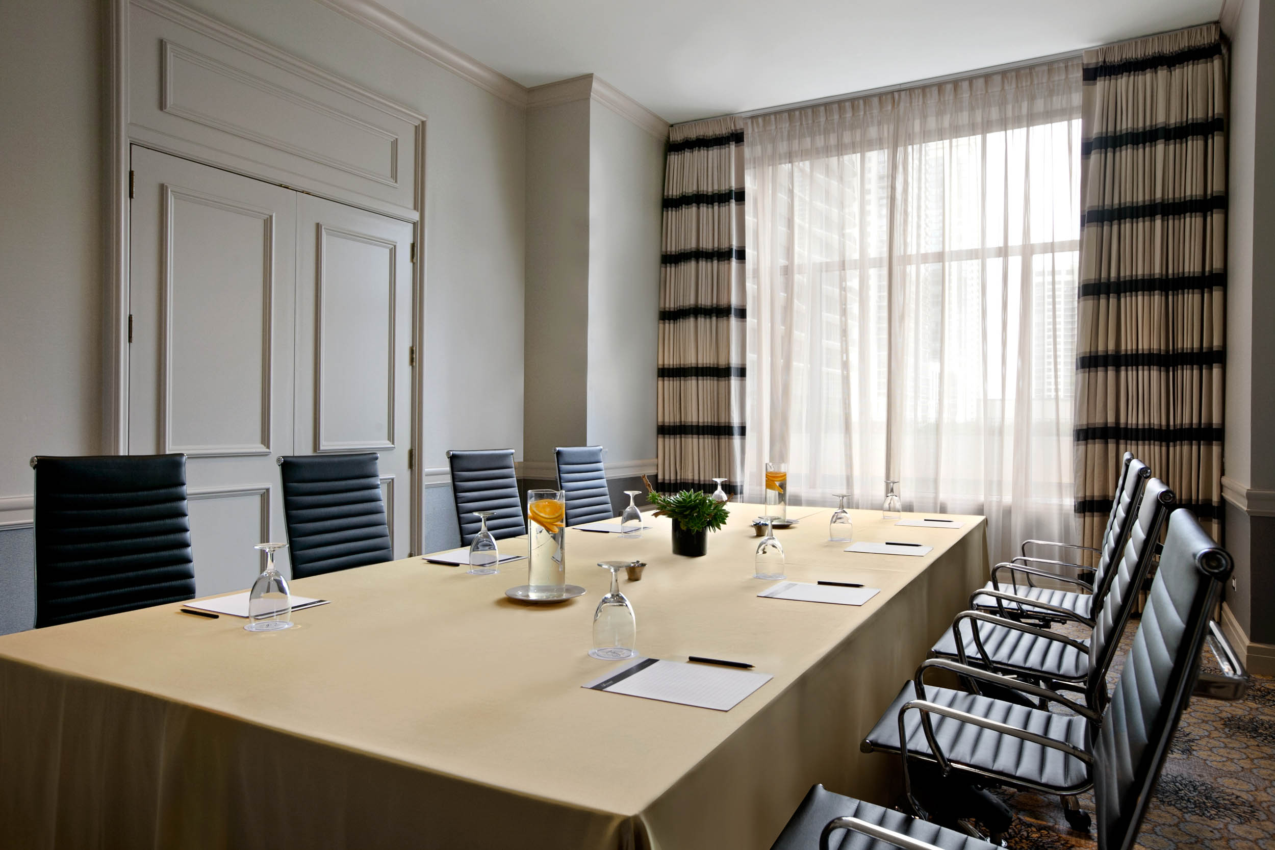 Diplomat room set with conference seating