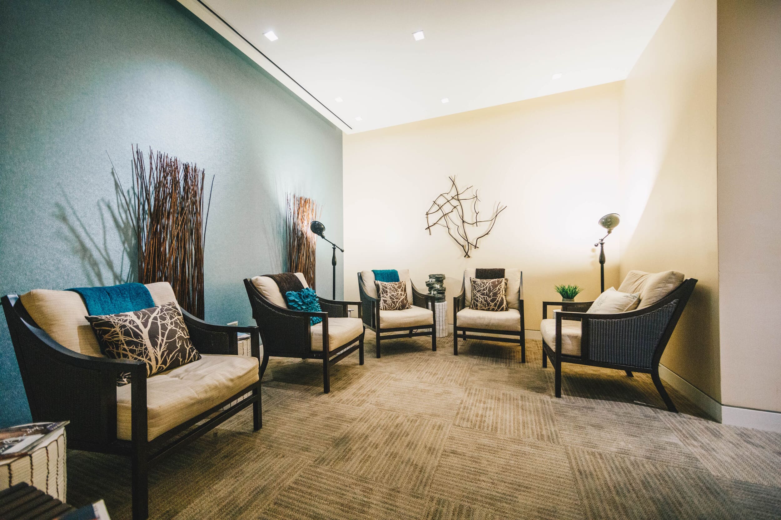 Waiting area with 5 chairs