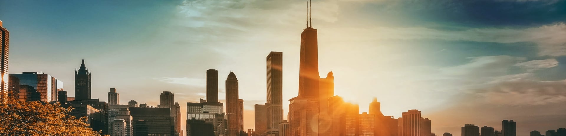 Chicago sunset behing skyline